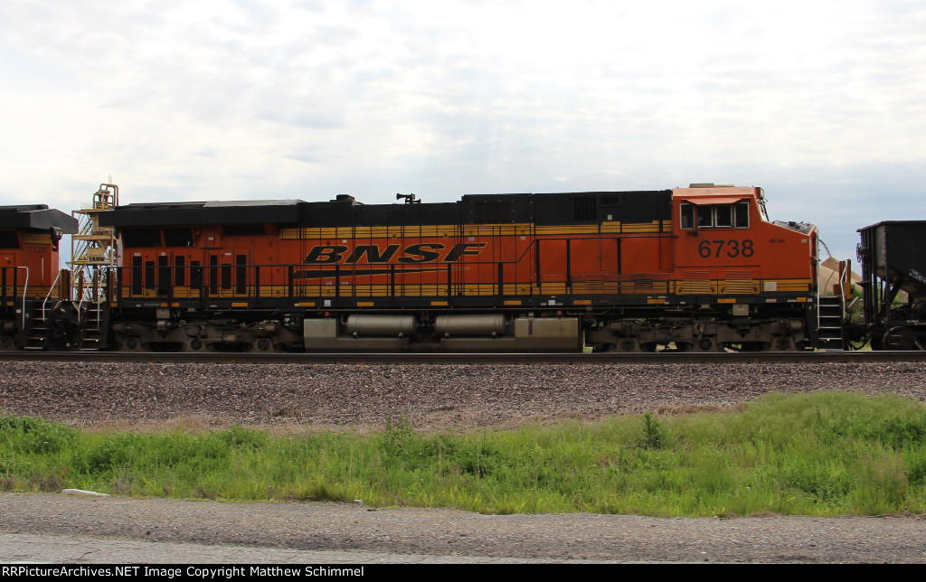 BNSF 6738